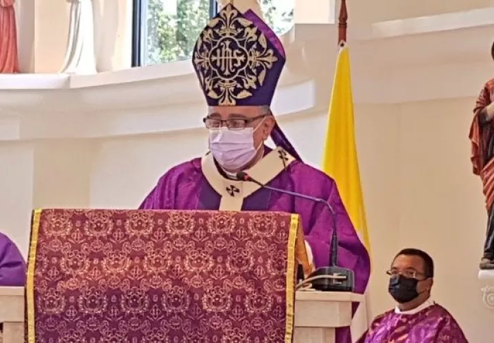 El arzobispo de Panamá, José Domingo Ulloa.