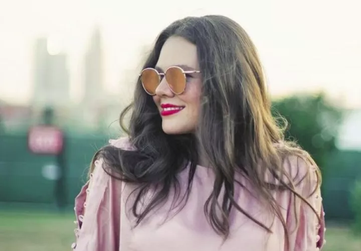 'Este Fuego' de Joy Huerta forma parte de la banda sonora de la novela 'Fuego Ardiente'. Foto: Instagram / @joynadamas