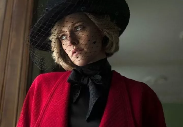 Esta es la primera foto de Kristen Stewart como Lady Di en 'Spencer'.  Foto: Redes Sociales