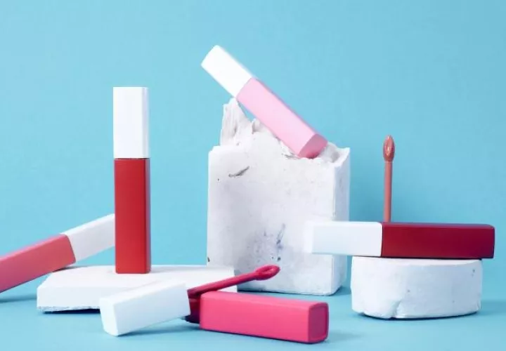 Las fórmulas de larga duración no manchan la mascarilla. Ilustrativa / Pexels