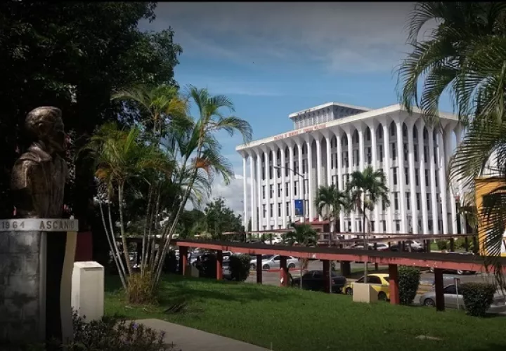 La cifra de estudiantes interesados en acceder a la Universidad de Panamá casi se duplicó para este año.
