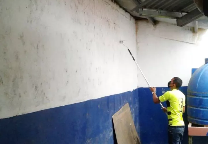 Los colegios están siendo adecuados para este proceso de vacunación que debe continuar en los próximos días.