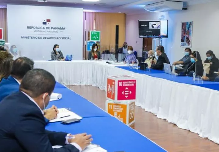  La ministra del Mides, María Inés Castillo, preside la Junta Directiva de la Senniaf. Foto cortesía Mides