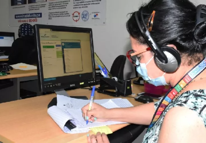 la línea de atención 147 ha brindado asistencia psicosocial a más de 4,000 panameños y panameñas. Foto:Cortesía