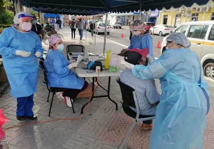 El Minsa realiza miles de pruebas diarias.