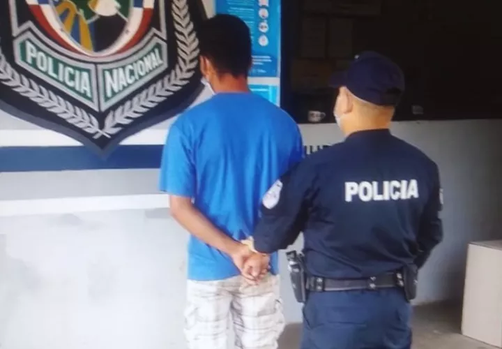 El presunto agresor se entregó en la estación policial del distrito de Las Minas. Foto: Thays Domínguez