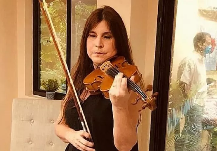 Susana Salas, violinista. Instagram / @susanabsalas
