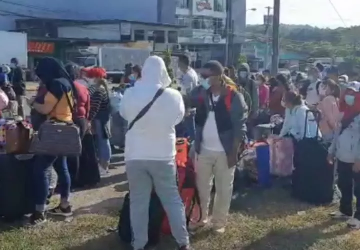 Entre estos viajeros nicaragüenses se encuentran niños, mujeres embarazadas, jóvenes y adultos. Foto: Mayra Madrid