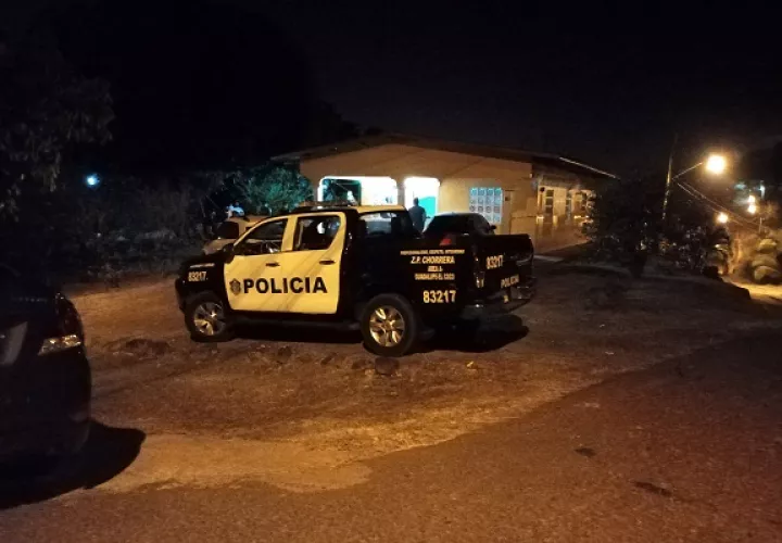Personal de Criminalística del Ministerio Público, procedió a realizar el levantamiento del cadáver, pasadas las 2:00 de la madrugada.