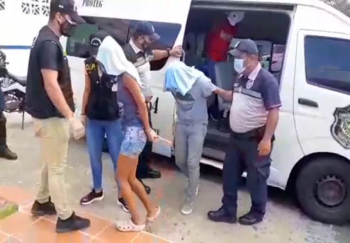 Los presuntos sicarios, fueron localizados en la barriada Brisas La Mitra, corregimiento de Playa Leona, así lo confirmó el comisionado René Hernández, jefe de la zona policial de La Chorrera. Foto:Eric Montenegro