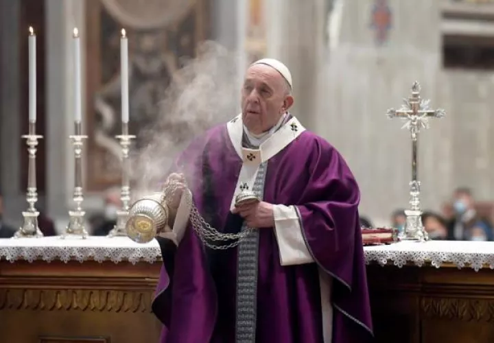 El papa Francisco ya recibió las dos dosis de la vacuna contra la covid-19. EFE