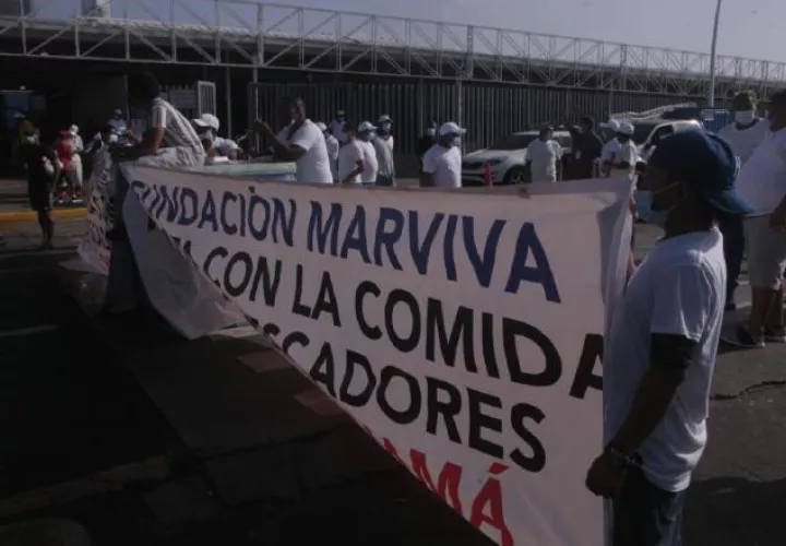 Ayer, hubo protestas en todo el país por parte de estos trabajadores, mientras que en la capital, un grupo marchó desde el mercado de mariscos hacia la Asamblea Nacional, donde fueron recibidos por un grupo de diputados.