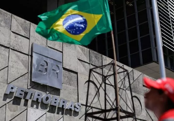 Petrobras informó igualmente que los procesos de venta de las otras seis refinerías que pretende privatizar siguen en marcha. EFE