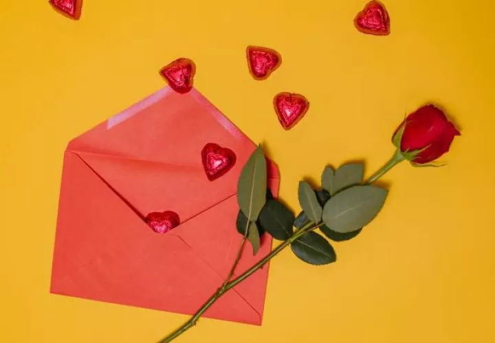 Las flores y los chocolates nunca están de más. Ilustrativa / Pexels