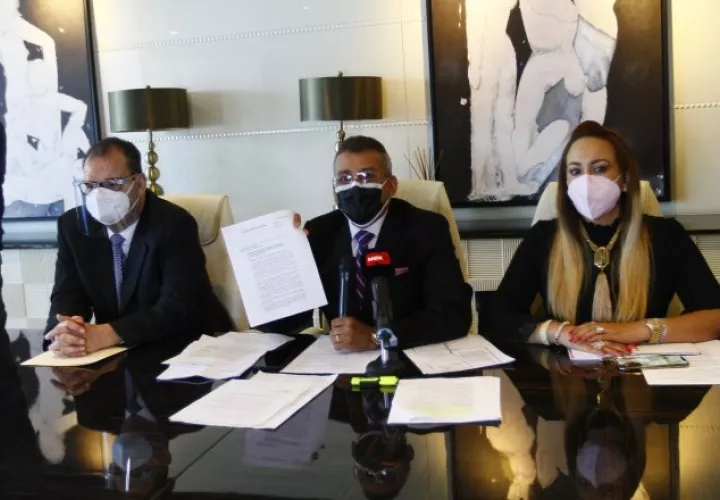 Defensa de Martinelli durante la conferencia de prensa del día de ayer. Landro Ortiz