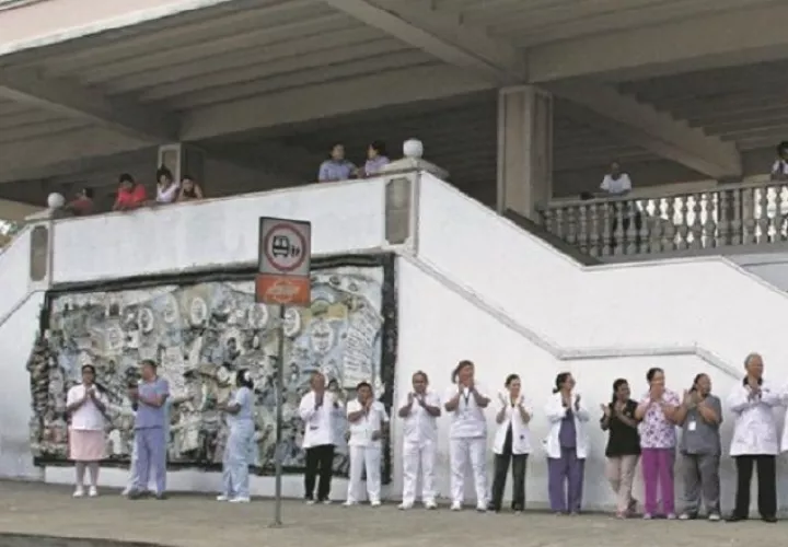 Anteriormente, estos funcionarios han realizado protestas para que se les pague.  Foto de archivo