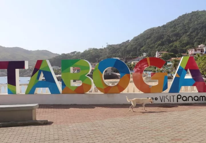 Taboga cuenta con aproximadamente seis sitios de hospedaje entre hoteles y hostales. 