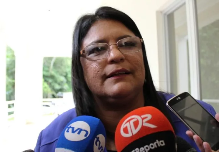 Fiscal Tania Sterling.