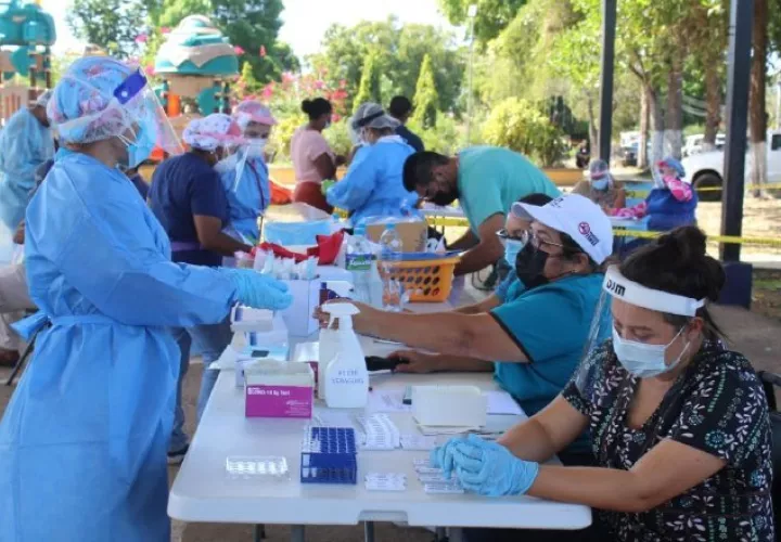 Mientras llegan las vacunas se siguen realizando pruebas en los lugares de mayor contagio. Minsa