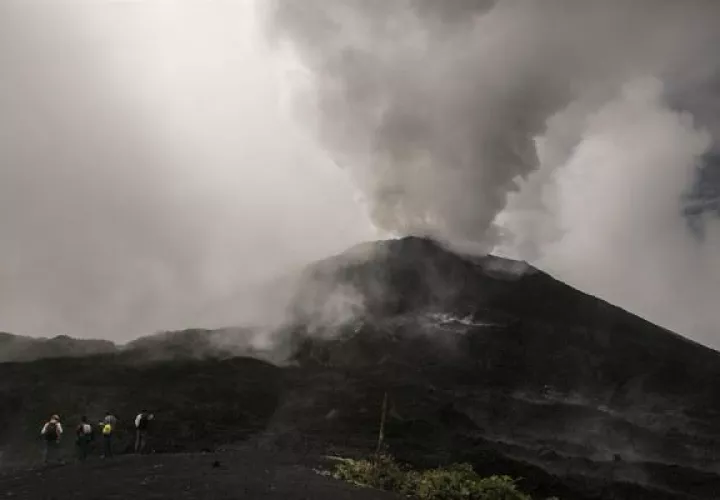 El volcán Pacaya se encuentra ubicado en el departamento de Escuintla, unos 60 kilómetros al sur de la Ciudad de Guatemala.
