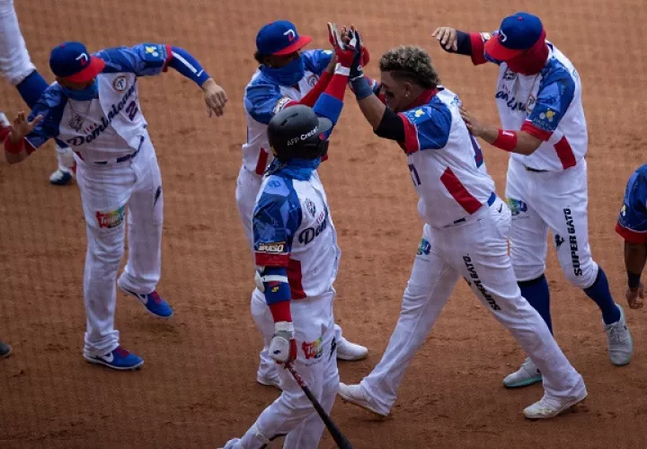 Jugadores dominicanos festejan. Foto: EFE