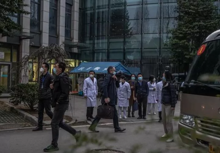 Expertos de la Organización Mundial de la Salud están en Wuhan.