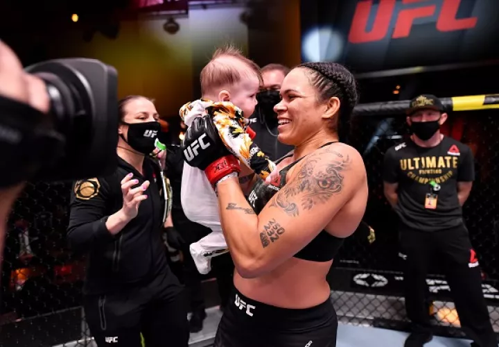 Amanda Nunes y su esposa se convirtieron en madres, recientemente.