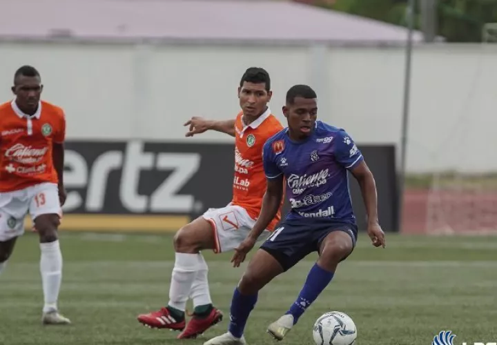 Al Árabe Unido le anularon un gol. LPF