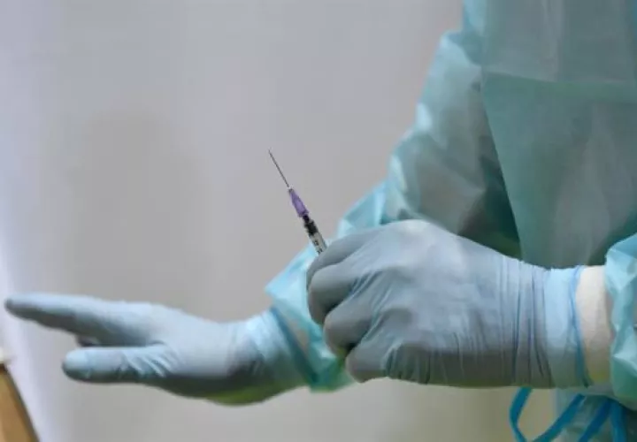 Existen nuevos datos sobre efectos secundarios del preparado de la vacuna de AstraZeneca. EFE