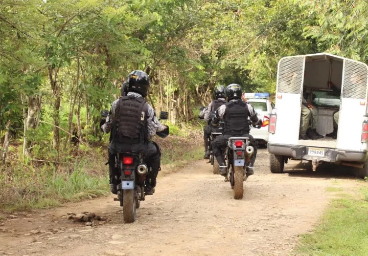 Hay patrullajes de la Policía Nacional, pero hay lugares lejanos en Calobre, donde la presencia policial es nula. Foto. Melquiades Vásquez 