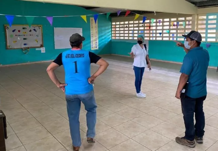 En Herrera, personal de Meduca y el Minsa inspeccionaron 77 escuelas que serán usados como centros de vacunación. Cortesía