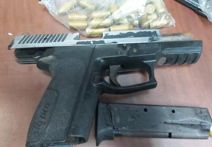 En el lugar del ataque se decomisó un arma de fuego y un bloque de billetes por lo que hacen las investigaciones pertinentes para esclarecer el caso.