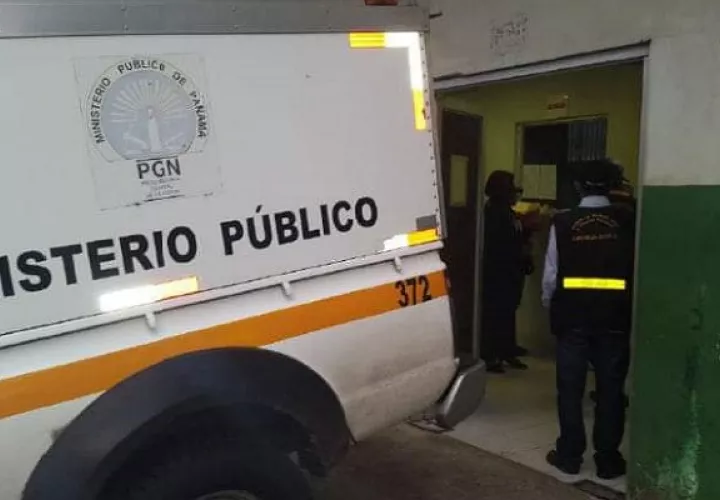 En horas de la madrugada de este lunes, el cuerpo del joven fue trasladado en el vehículo del Ministerio Público a la morgue judicial, donde se le hará la necropsia de rigor.