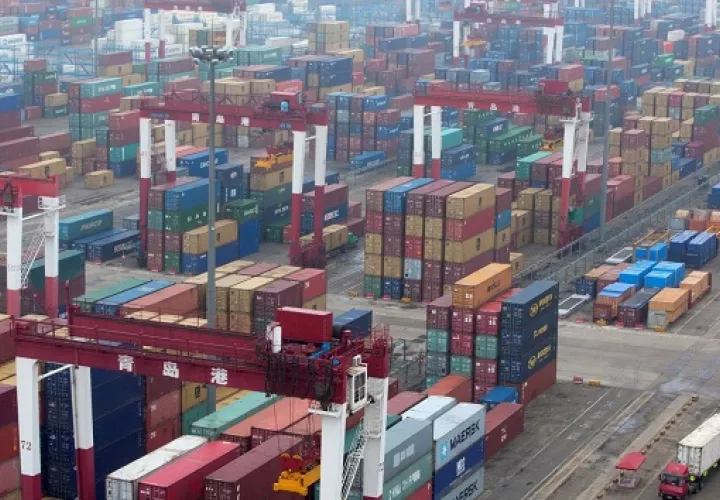 La pandemia sigue planteando la mayor amenaza al comercio mundial. EFE