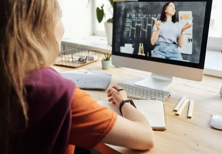 Lo ideal es que los estudiantes tengan una rutina como si estuviera en la escuela. Foto: Ilustrativa / Pexels