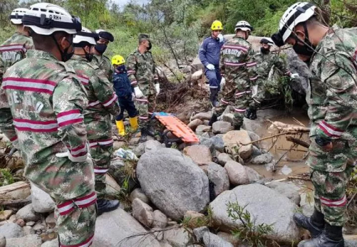 Rescate del cuerpo de la cónsul de Panamá en Bogotá, Telma Barria Pinzón. EFE 