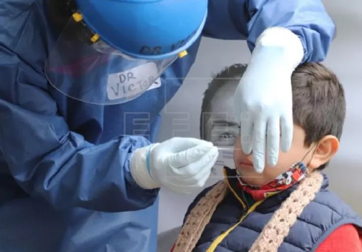 Los médicos trabajan en ayudar a los niños a superar las secuelas.