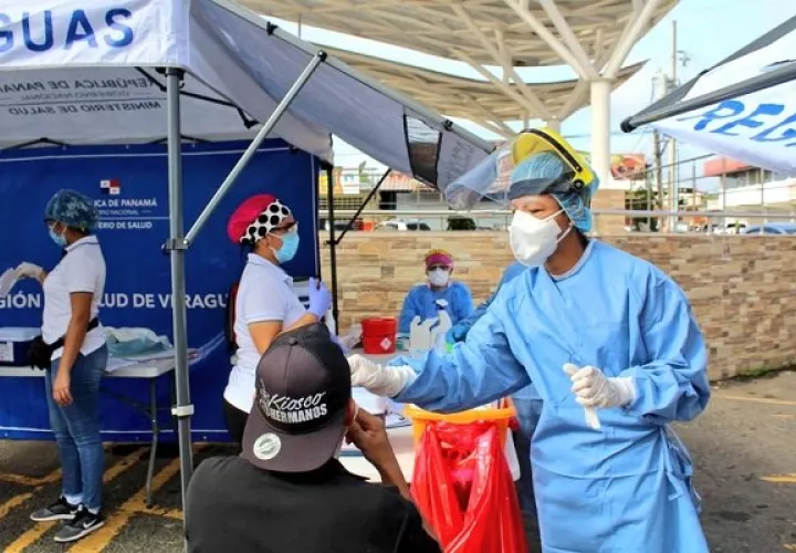 El médico añadió que aunque la vacuna sigue protegiendo en gran medida es necesario que no se baje la guardia y que toda la ciudadanía continúe con todas las medidas de bioseguridad.