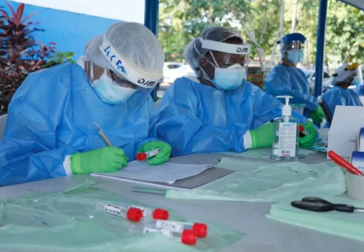 Durante varios meses la cifra de pacientes con covid-19 en unidades de cuidados intensivos superó los 200.