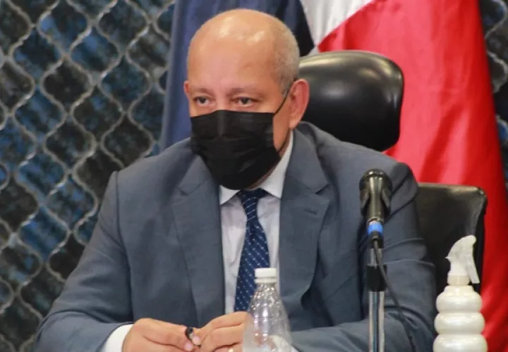 Crispiano Adames pidió vacunas para los diputados.