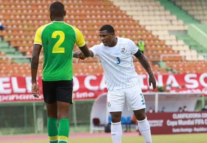Harold Cummings (der.) capitán de Panamá. Foto:Fepafut