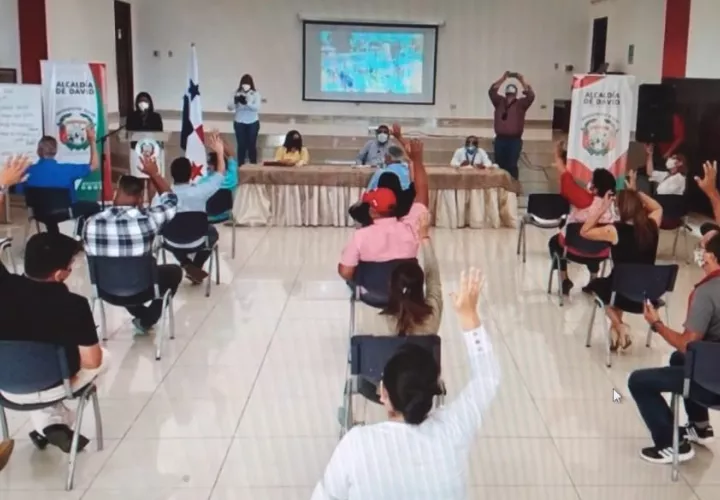 La consulta ciudadana realizada por la Alcaldía de David, se efectuó en la escuela de Bellas Artes. 