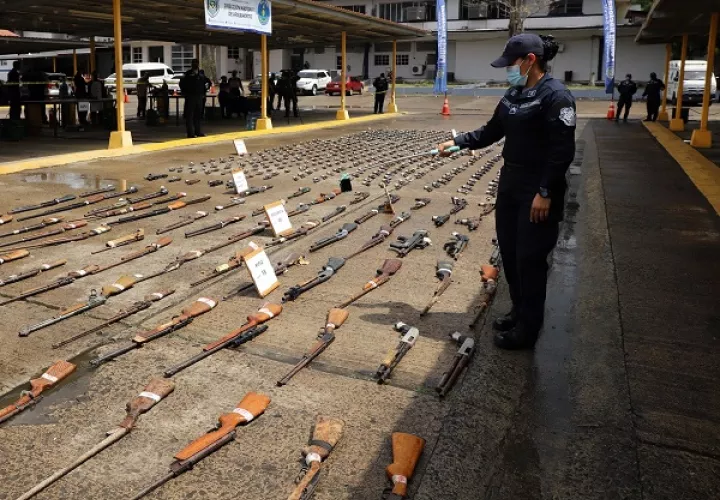 El acto se realizó en la sede de la Policía Nacional.  