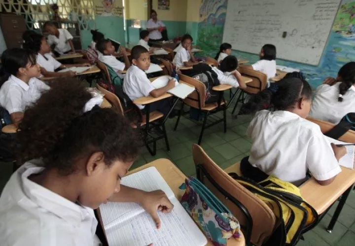 Miles de estudiantes a nivel nacional tienen más de un año que no dan clases de manera presencial. Archivo
