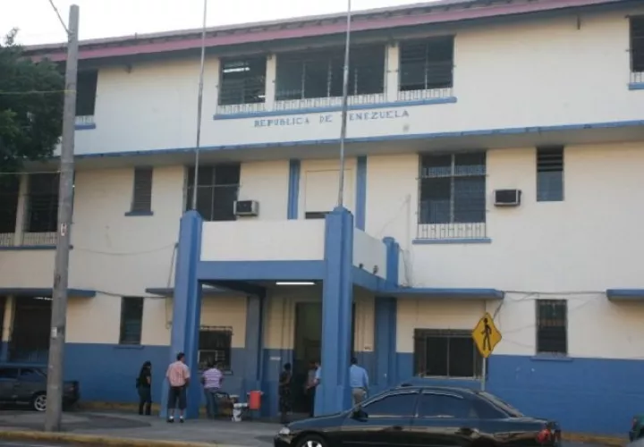 Vista de la escuela cuando, todavía, era funcional. En 2014 se determinó que no era apta  para ser ocupadas por estudiantes y docentes. Foto de archivo