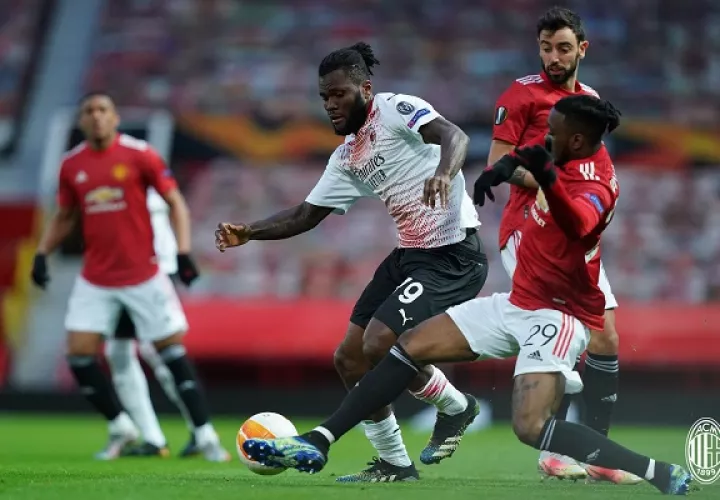 La eliminatoria entre el Milan y el Manchester United se definirá en San Siro la próxima semana. Foto: Twitter