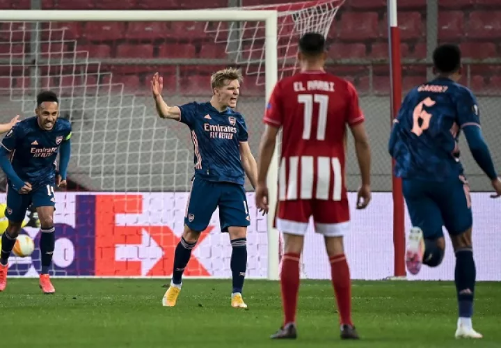 El Arsenal goleó 3-0 en su visita al Olympiacos. Foto. Twitter