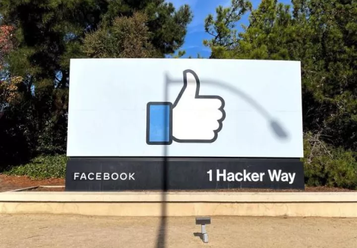 Vista de la sede de Facebook en Menlo Park, California, Estados Unidos.