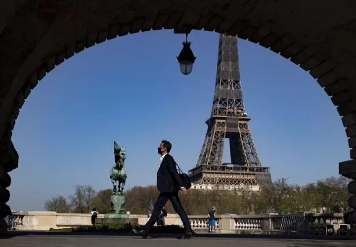 Las limitaciones en Francia incluye el cierre de comercios no esenciales. Foto: EFE