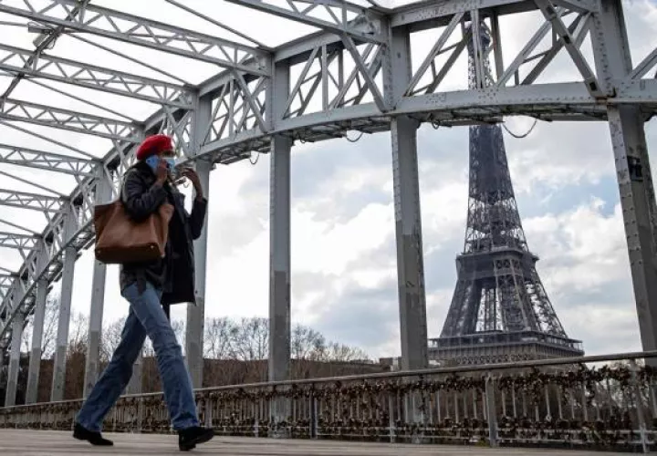 Hasta ahora había un toque de queda en toda Francia de seis de la tarde a seis de la mañana. EFE